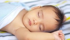讓寶媽們頭疼不已的哄睡，為什么寶寶總是夜醒